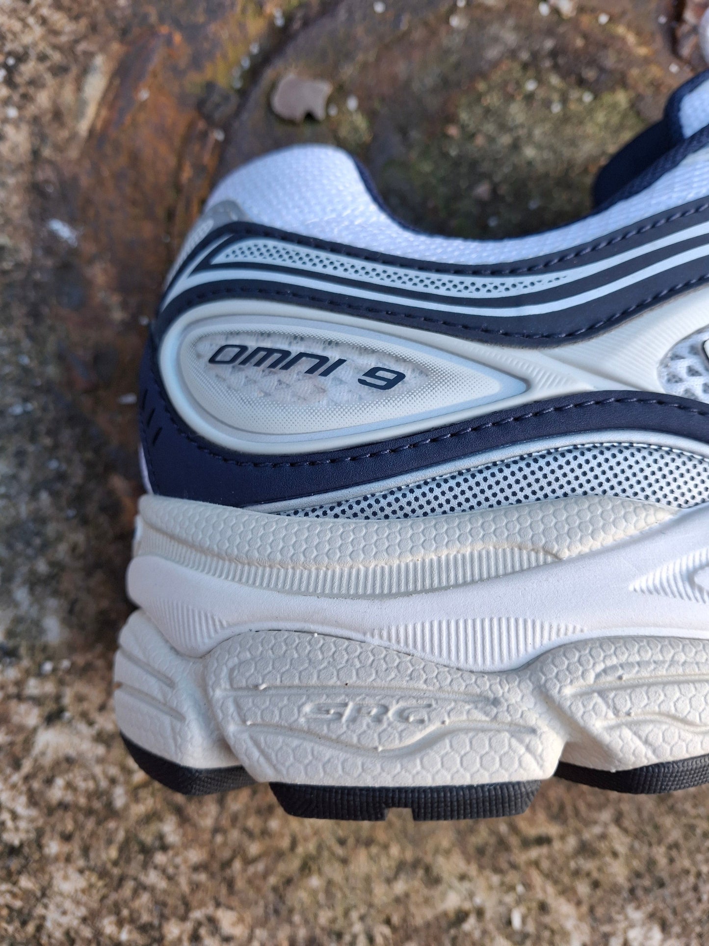 Saucony Progrid Omni 9 'White Navy' - Kick Game