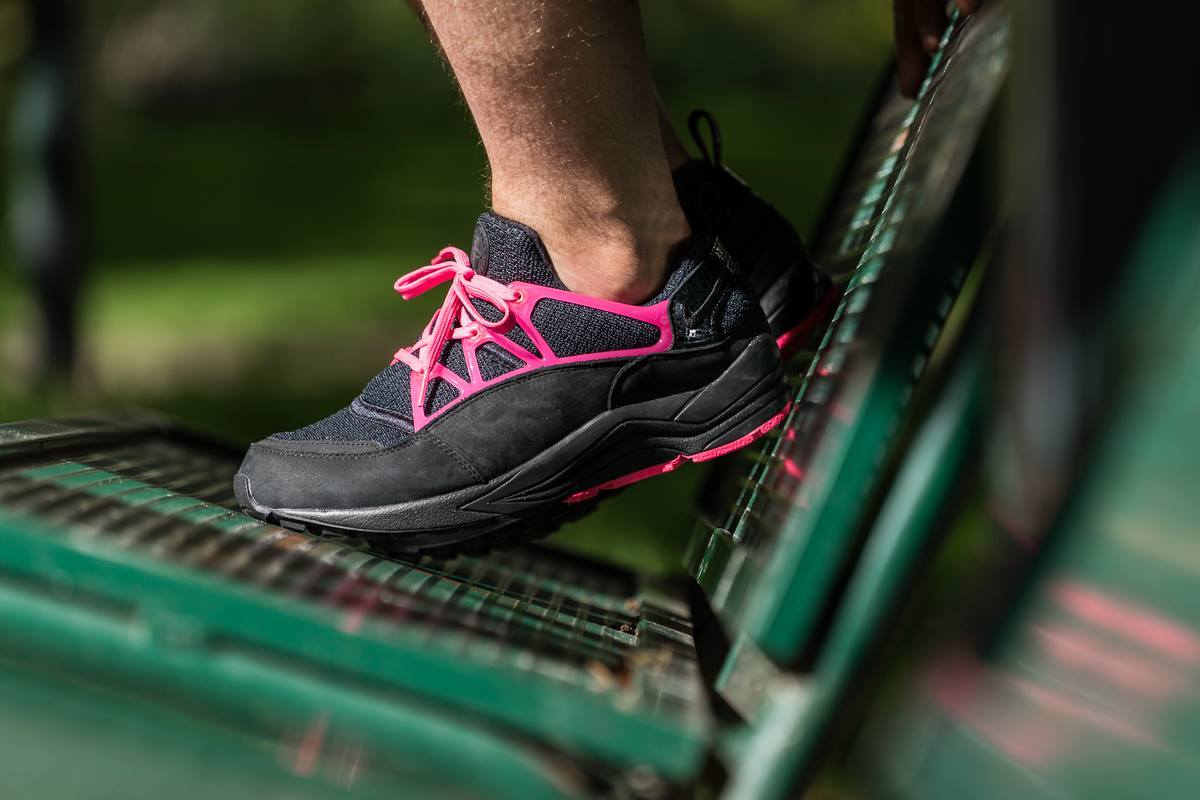 NIKE AIR HUARACHE LIGHT FC Black & Pink Flash - Kick Game