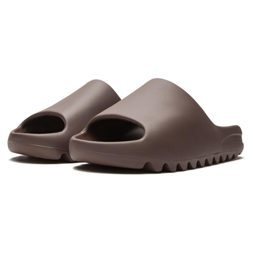 Yeezy Slides 'Soot' - Kick Game