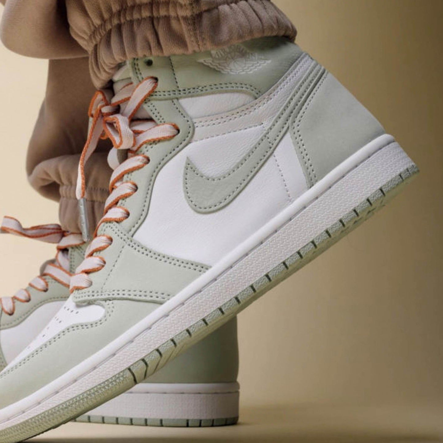 Air Jordan 1 Retro High Wmns OG 'Seafoam' - Kick Game