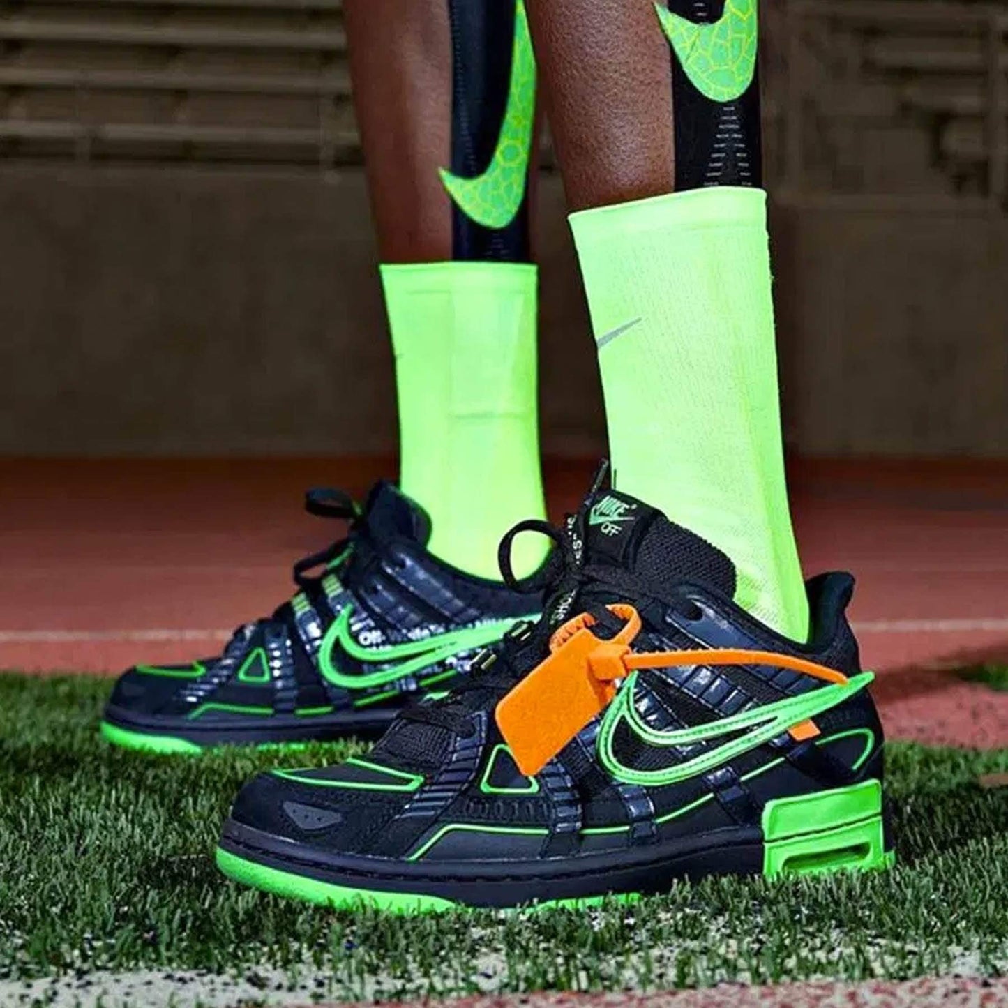 Off-White x Nike Air Rubber Dunk 'Green Strike' - Kick Game