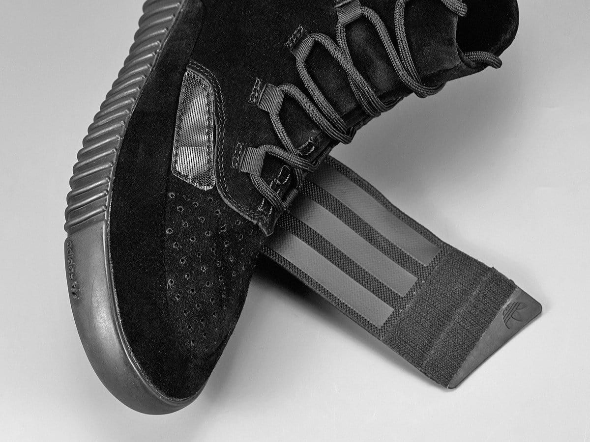 Adidas Yeezy Boost 750 Black - Kick Game