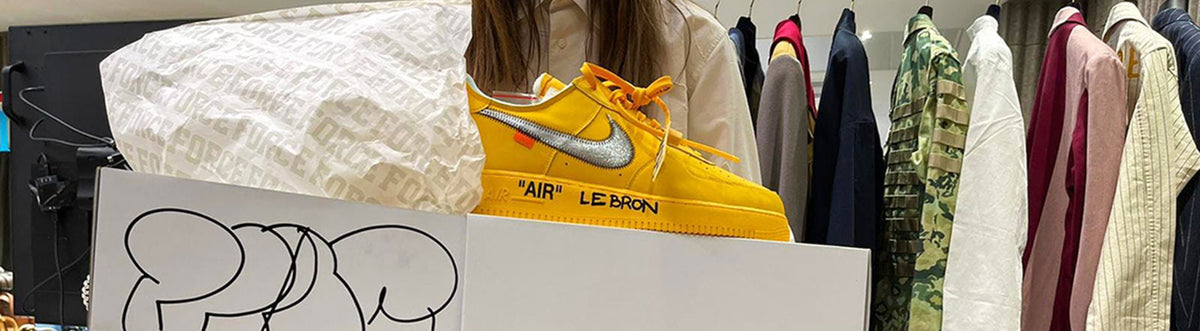 ليبرون جيمس يحصل على حذاء Off-White x Nike Air Force 1 "الذهب الجامعي" غير المُصدر 