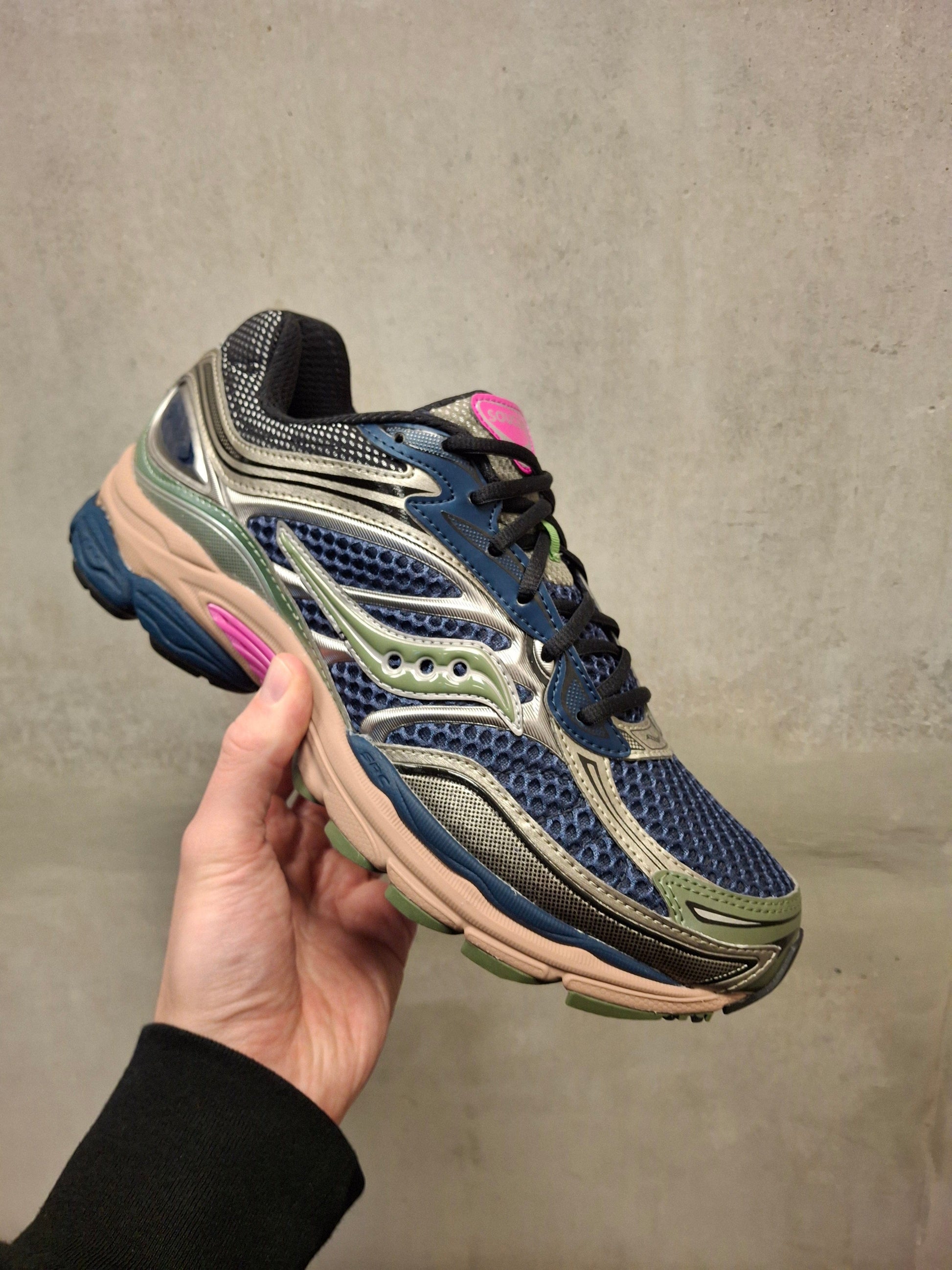 Saucony Progrid Omni 9 Disrupt 'Blue Brush' - Kick Game