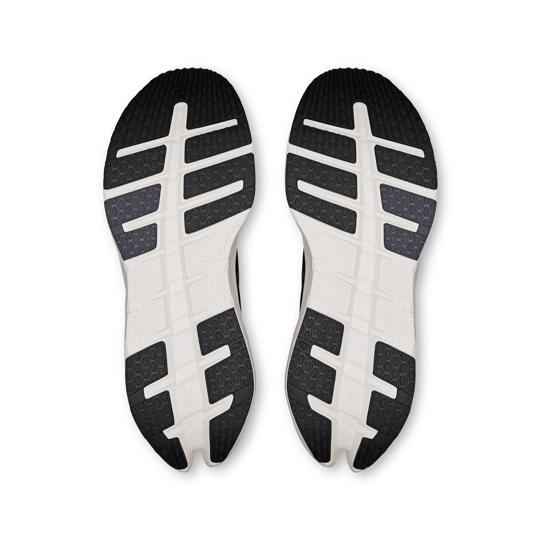 On Cloudrunner 3 'Black Ivory' - Kick Game