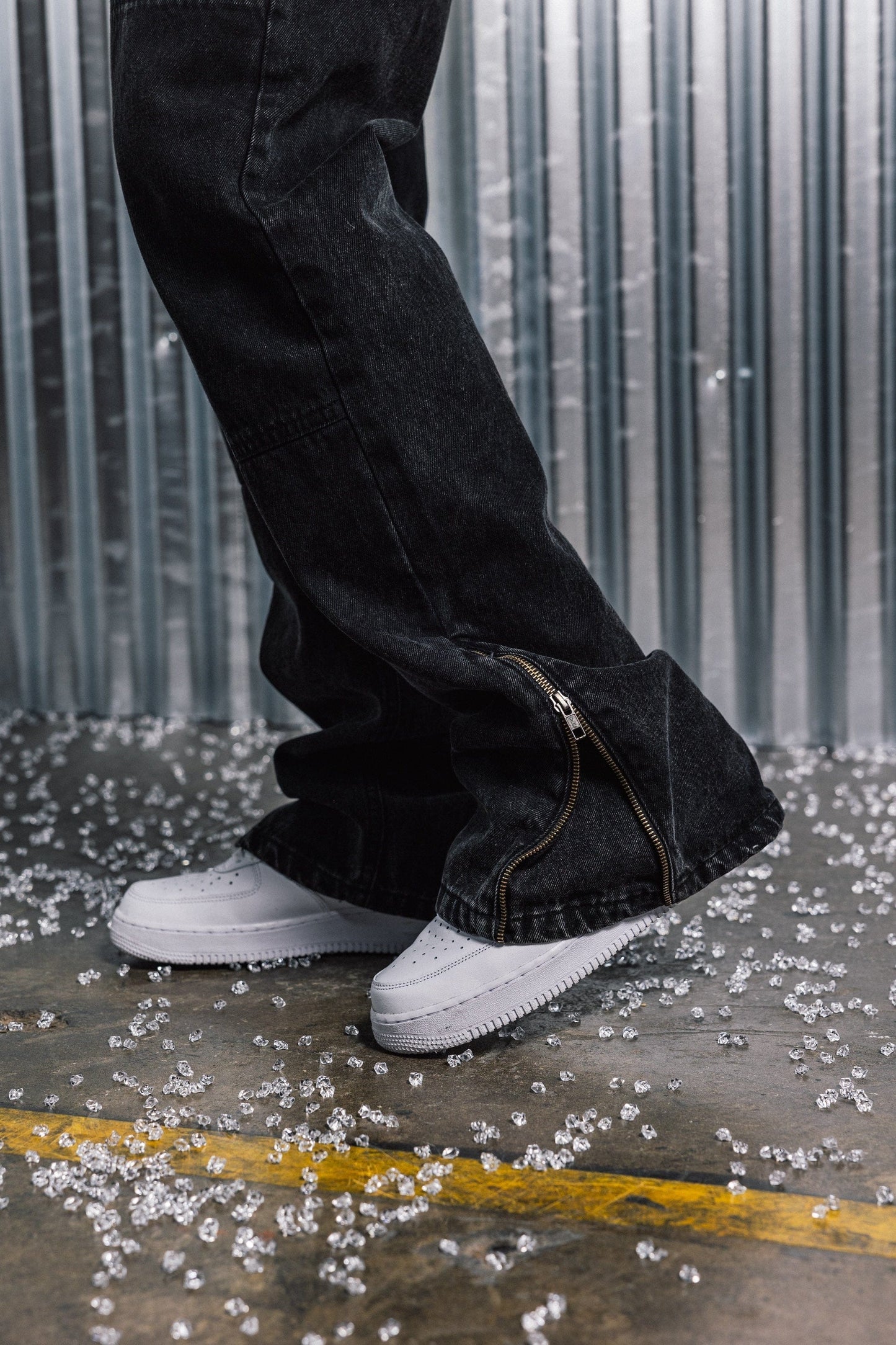 Zip Flare Denim - Blackout - Kick Game