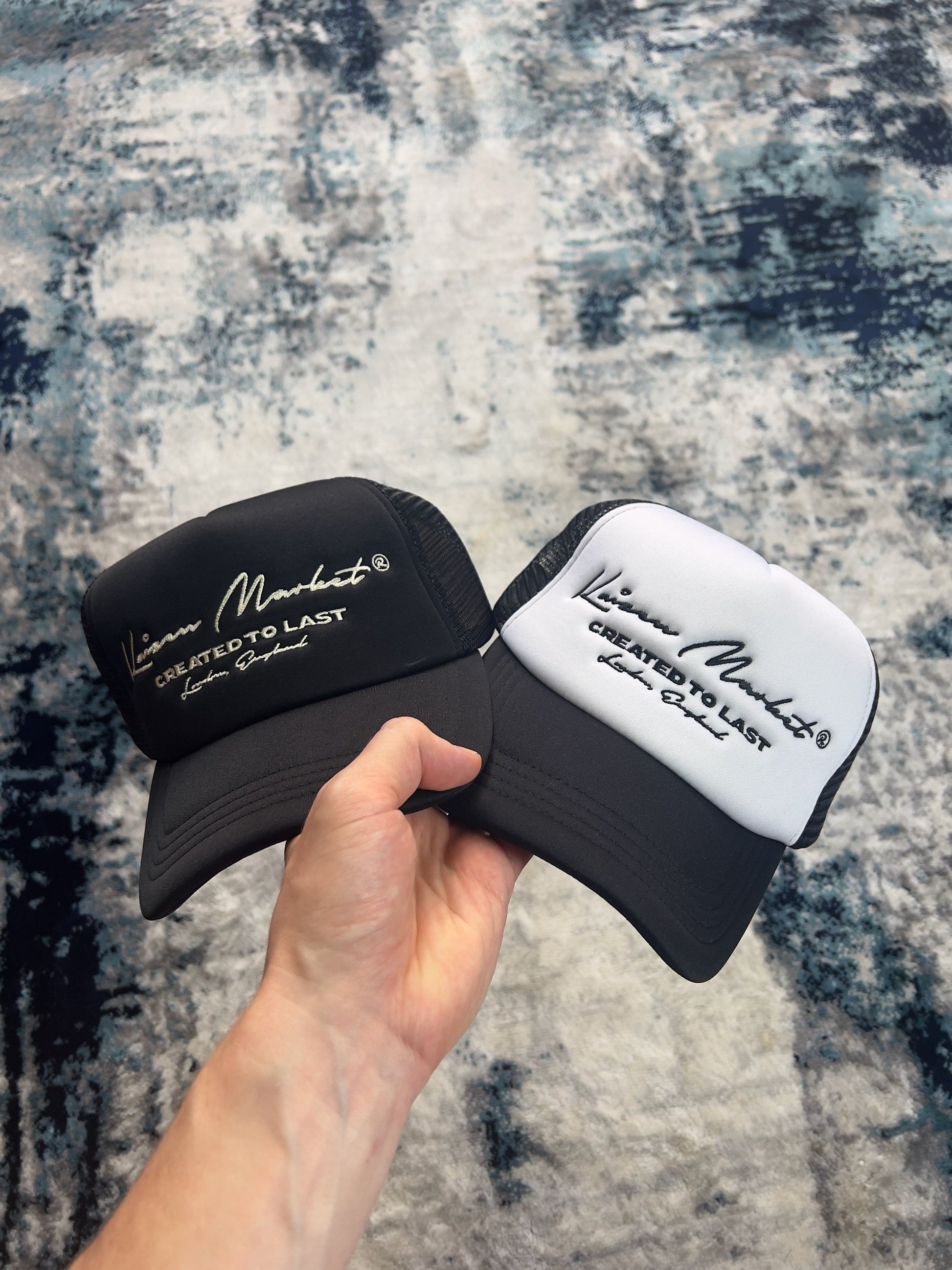 KAIZEN MARKET AUTOGRAPH TRUCKER HAT WHITE - Kick Game