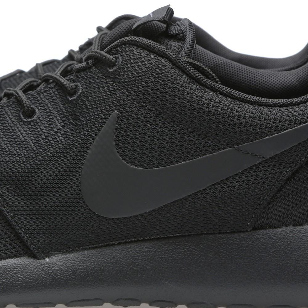 Nike Rosherun 'Triple Black' - Kick Game