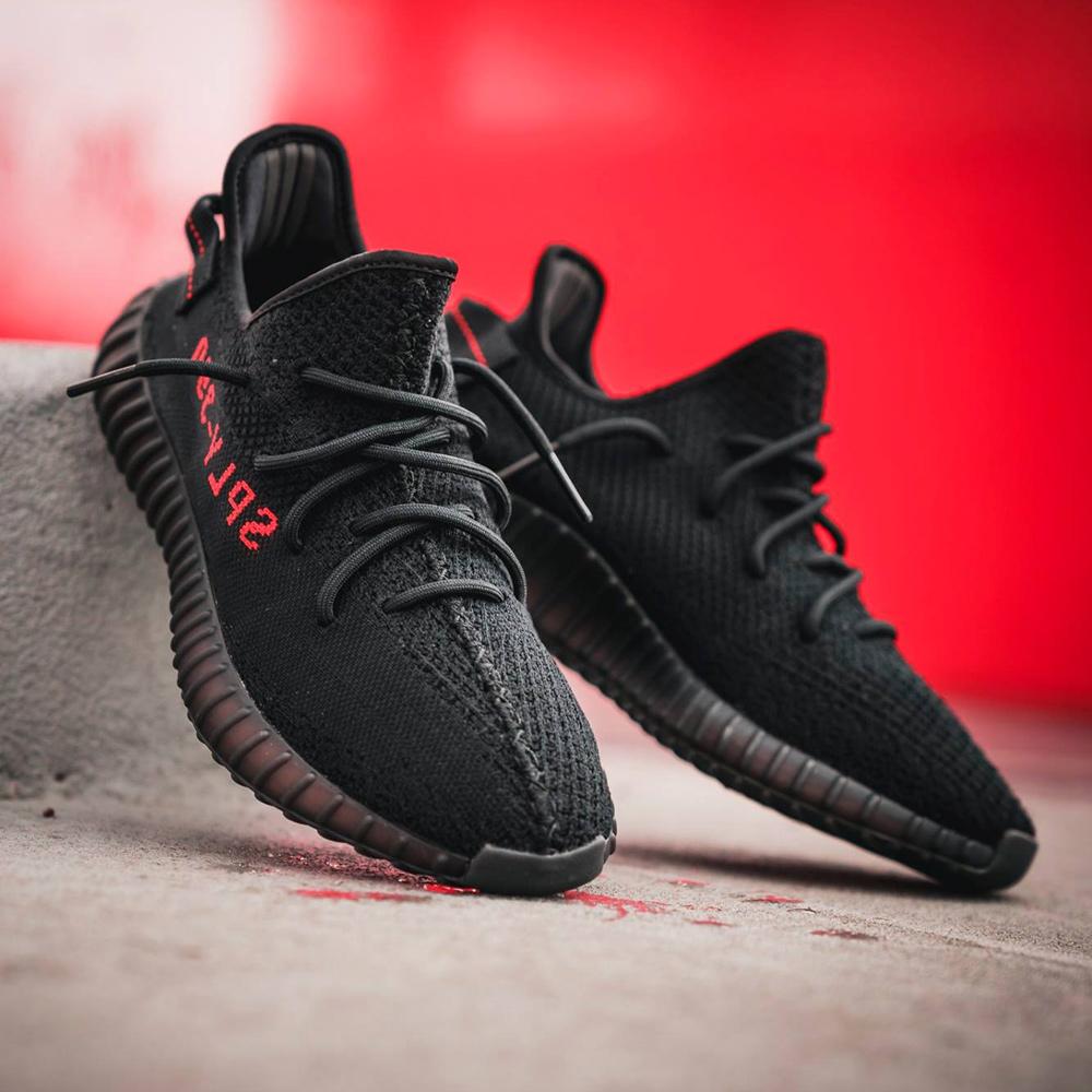 YEEZY BOOST 350 V2 CORE BLACK / RED