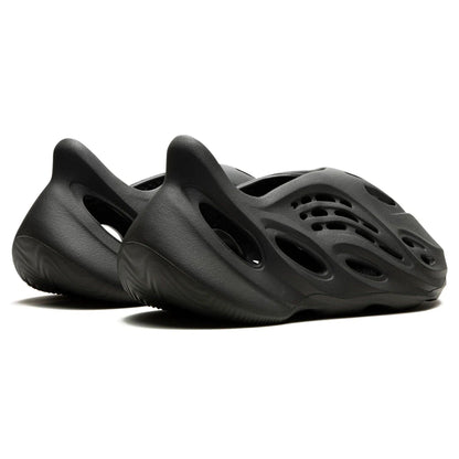 adidas Yeezy Foam Runner 'Carbon' - Kick Game