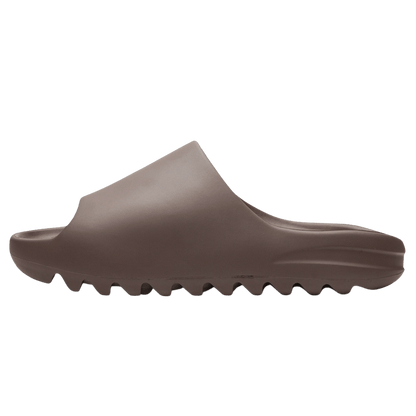 Yeezy Slides 'Soot' - Kick Game