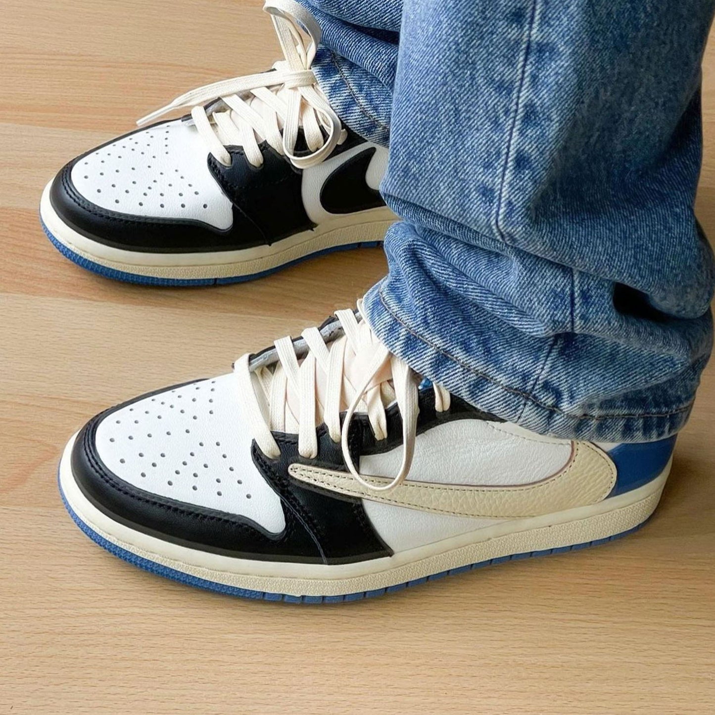 Fragment Design x Travis Scott x Air Jordan 1 Retro Low - Kick Game