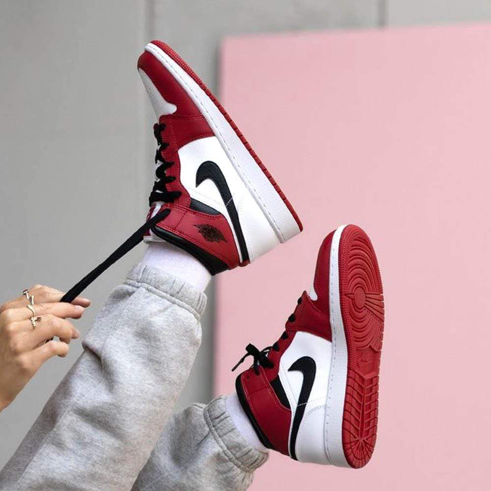 Air Jordan 1 Mid GS Chicago - Kick Game