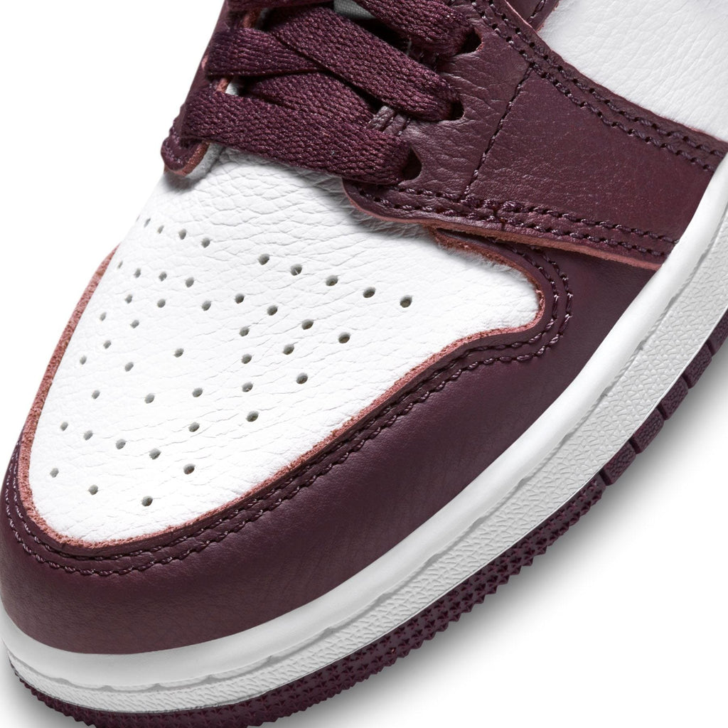 Nike reveals official photos of the Taupe Haze Union x Air Jordan shoes 4 Retro High OG GS 'Bordeaux' - UrlfreezeShops