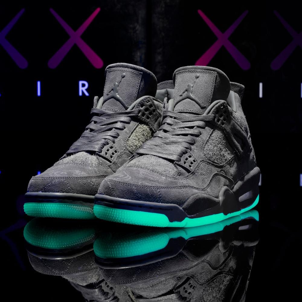 Jordans retro 4 kaws Clearance