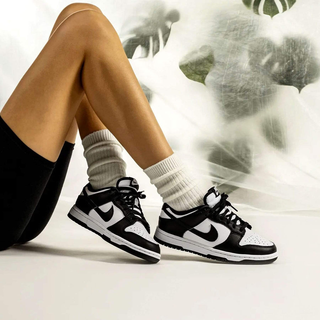 Black and white nike dunks women Clearance