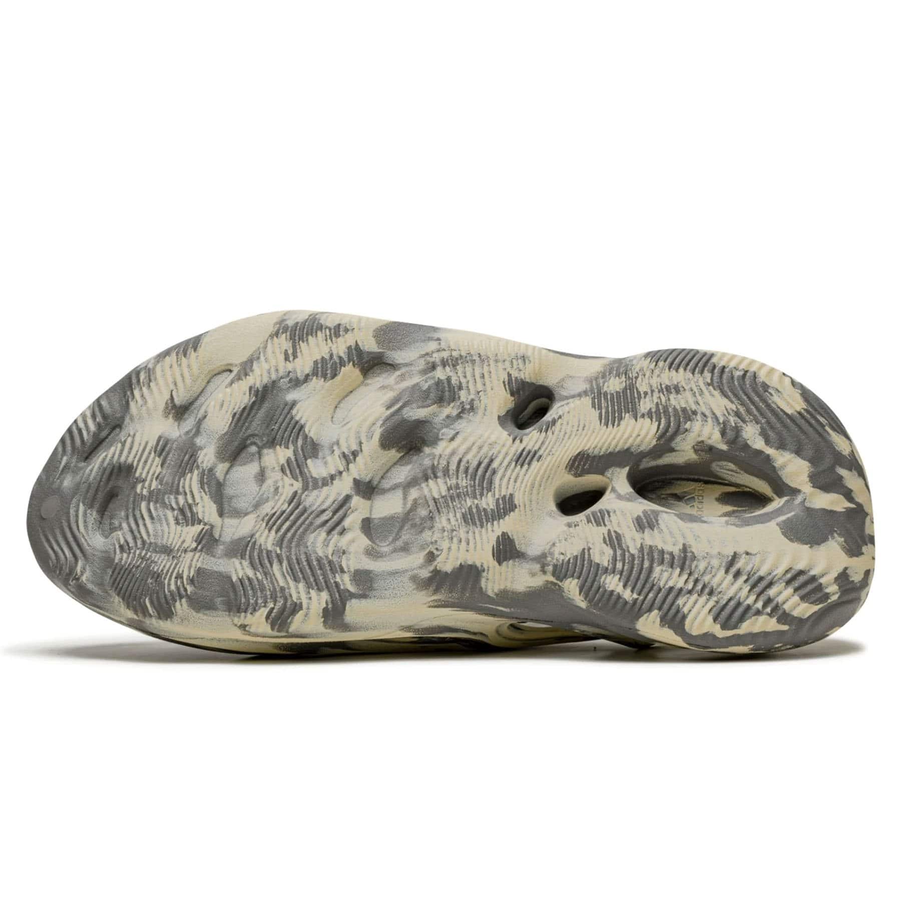 Yeezy Foam Runner 'MXT Moon Grey' - Kick Game